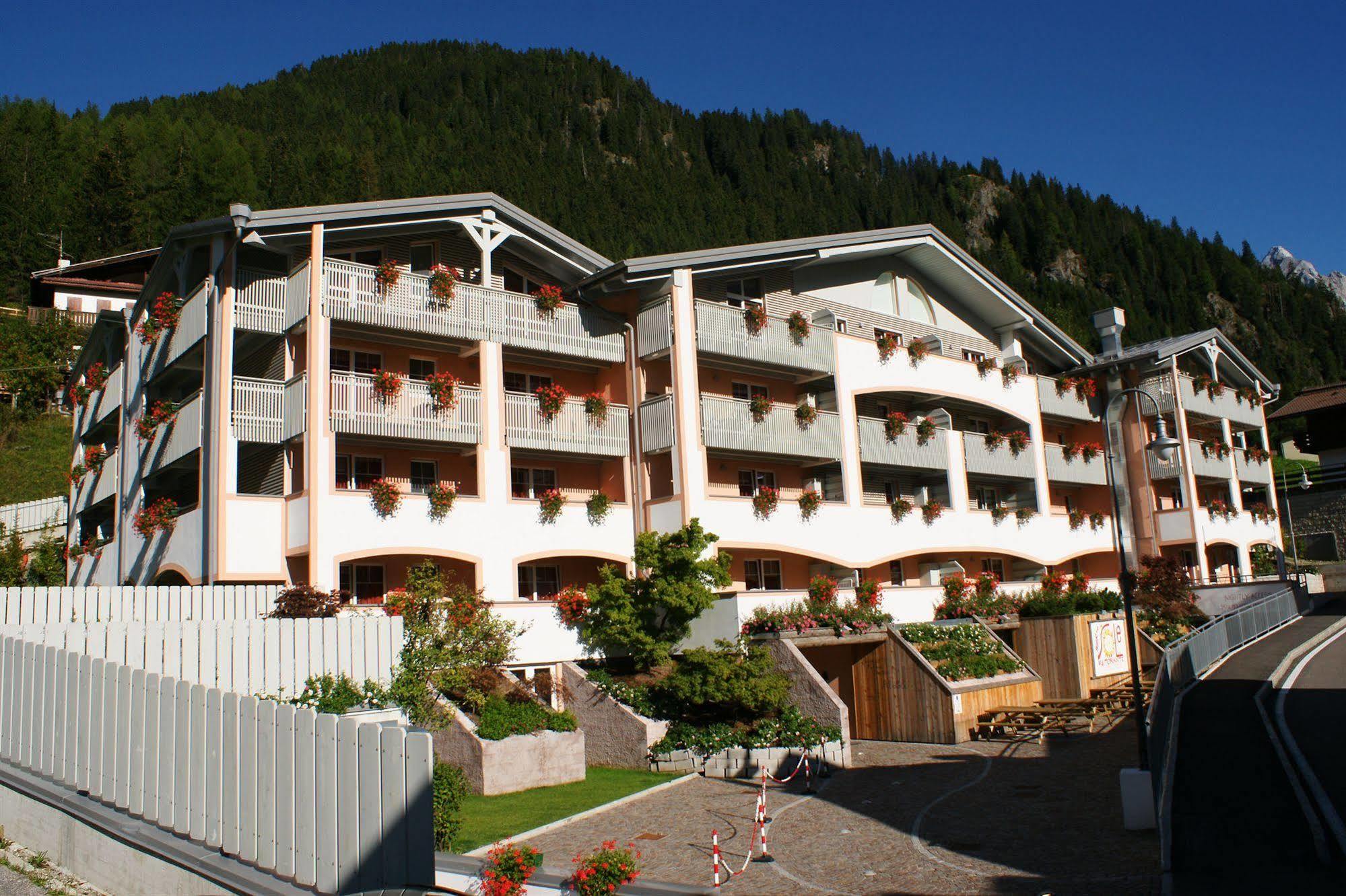 Al Sole Clubresidence Canazei Exterior photo